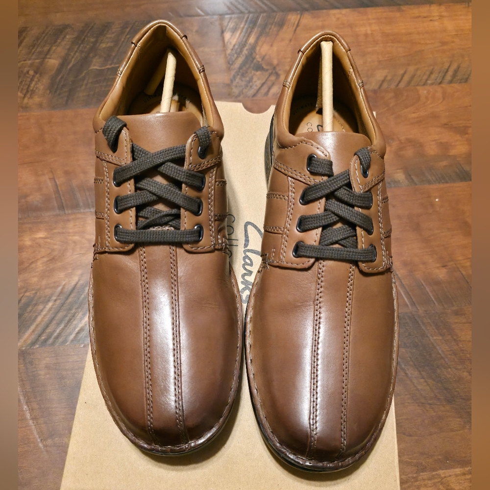 Clarks Brown Leather Mens Shoe Size 9. New